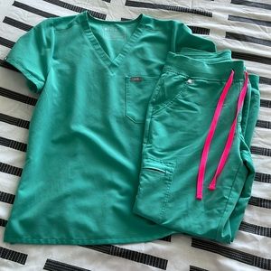 FIGS Surgical Green Scrub Set S